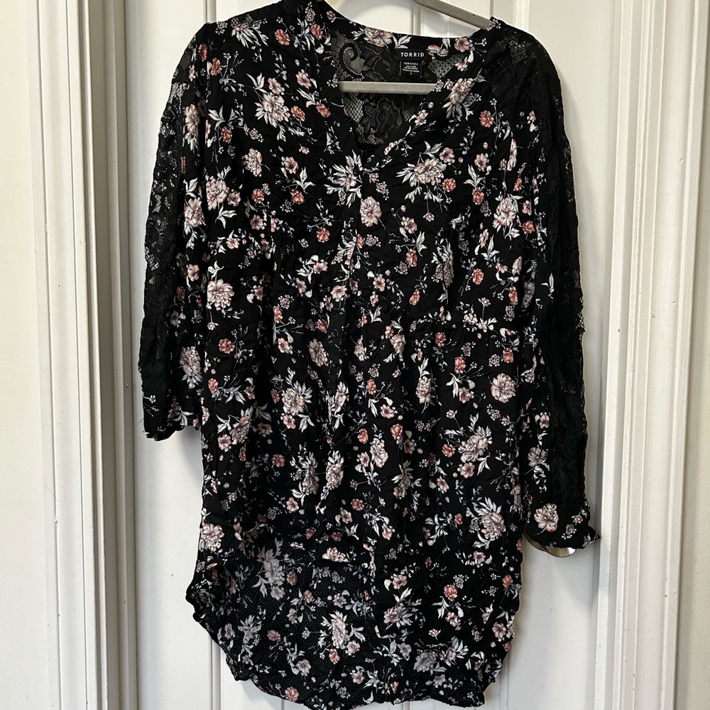 Torrid blouse black floral
